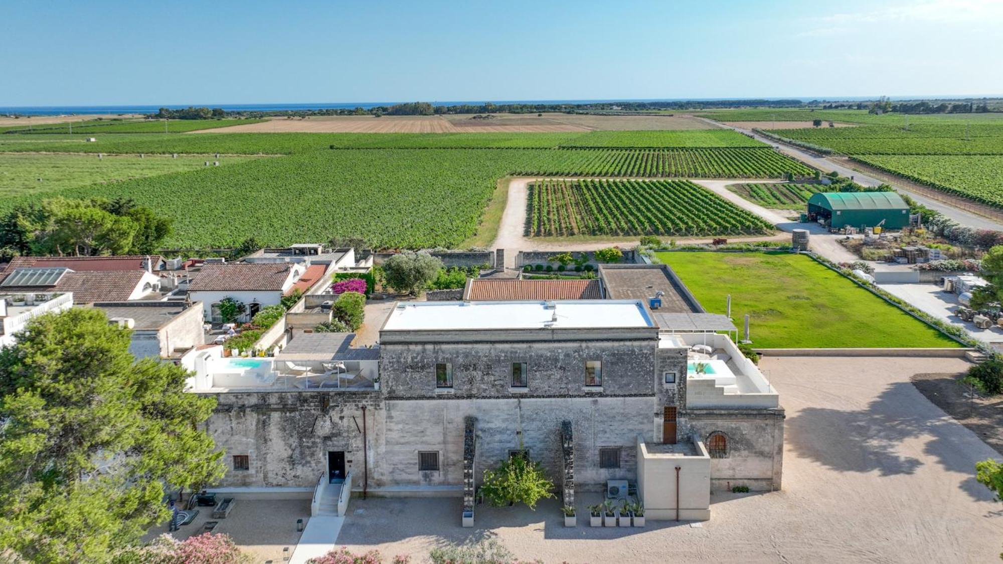Emera Wine Resort By Raro Villas Lizzano  Buitenkant foto