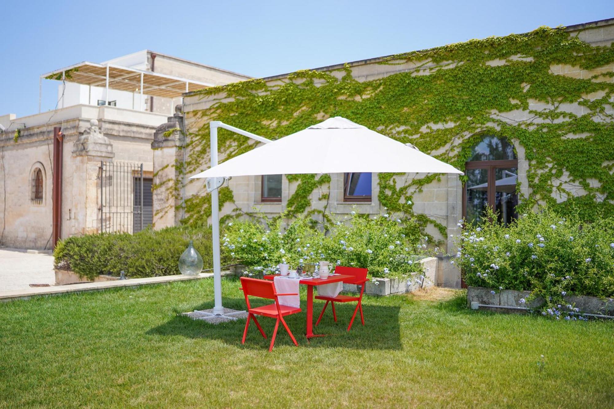 Emera Wine Resort By Raro Villas Lizzano  Buitenkant foto