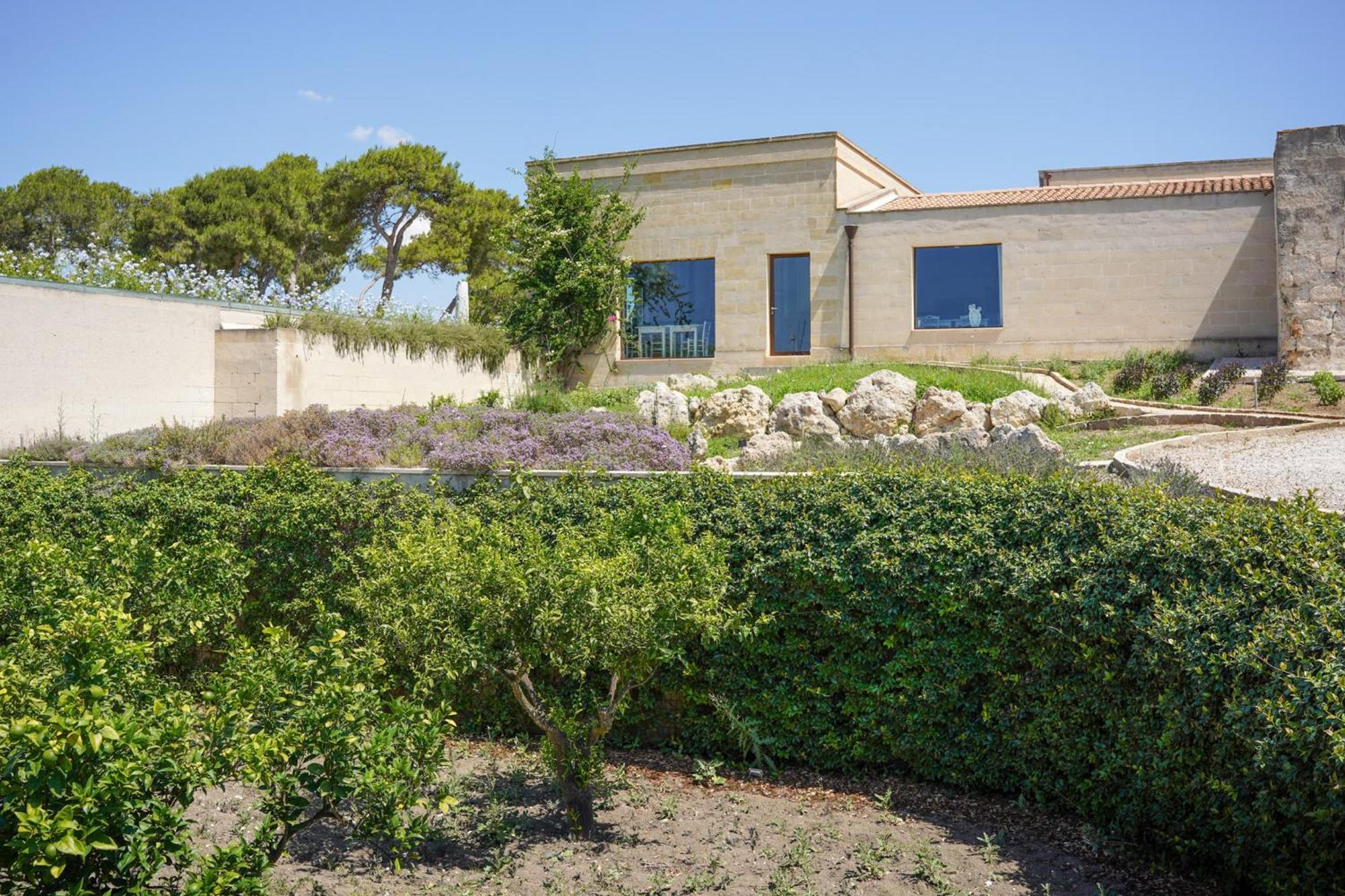 Emera Wine Resort By Raro Villas Lizzano  Buitenkant foto