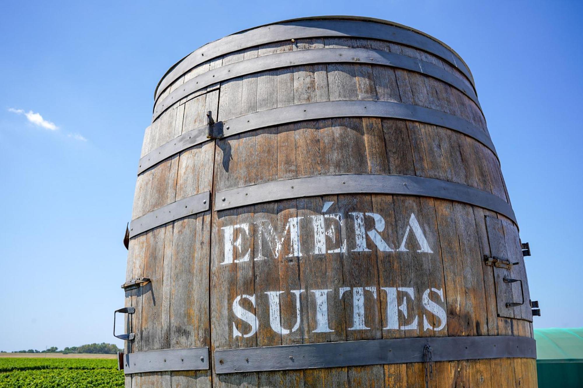 Emera Wine Resort By Raro Villas Lizzano  Buitenkant foto
